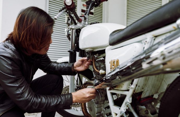 Jak wybrać idealną przyczepę motocyklową – poradnik dla początkujących